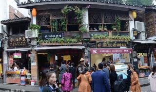 街上满是拥挤的人群 街上满是拥挤的人群