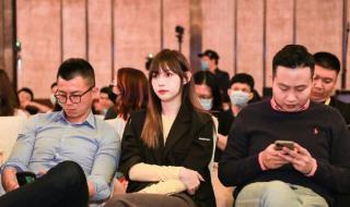 痞幼和猴哥打扑克图 痞幼和猴哥打扑克图