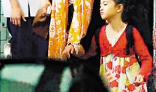 毛阿敏一家子的合照 毛阿敏一家子的合照